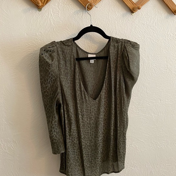 Green Snakeskin Print Puff Sleeve Blouse - Picture 2 of 3